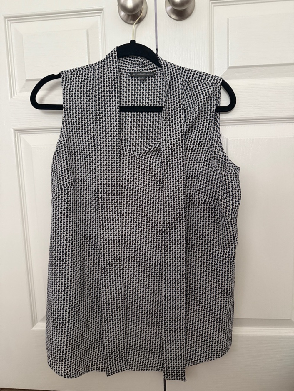 Sleeveless Black & White Patterned Men’s Shirt